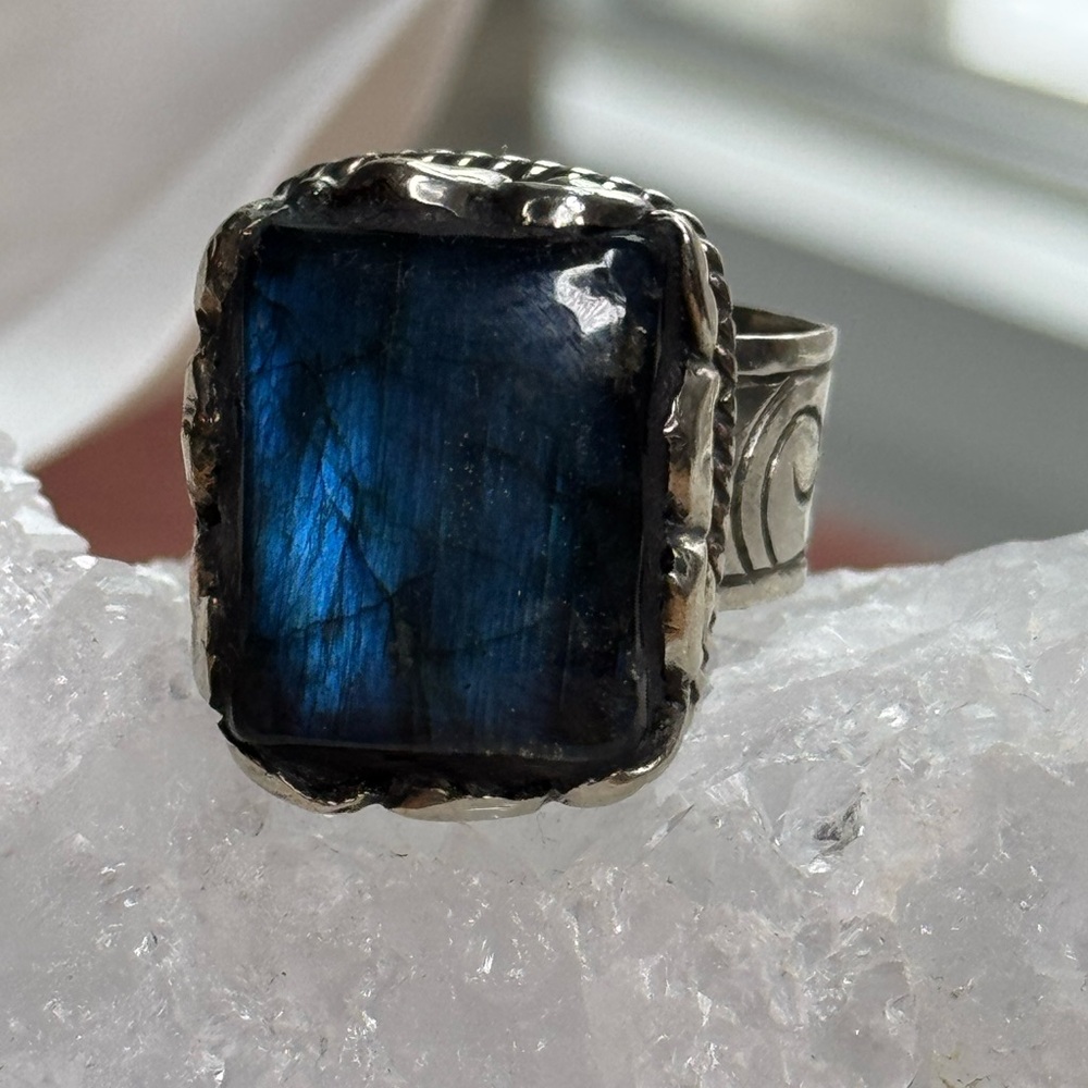 Labradorite adjustable ring or scarf slide. Handcarved. Cowgirl
Core style - Picture 10 of 14